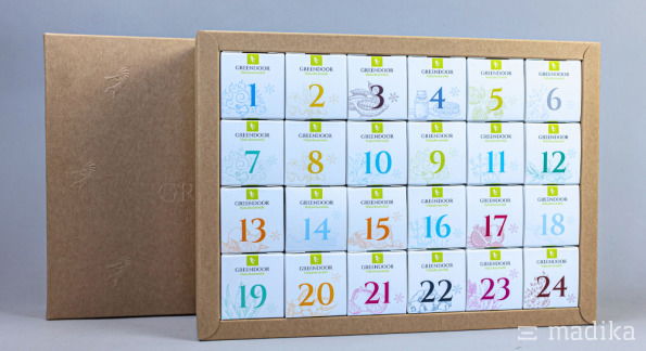 Adventskalender nach Maß mit 24 quadratischen Faltschachteln