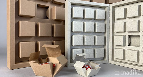 Adventskalender Braunkarton und Graskarton befüllt