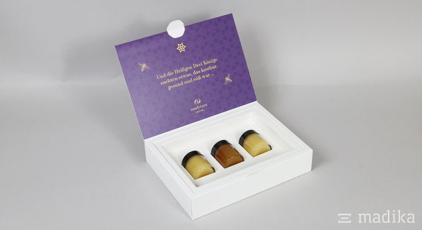 Klappschachtel Hohlwand befüllt mit Gläsern