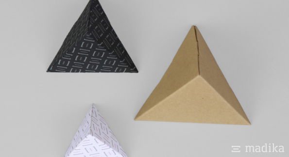 Pyramiden Aufsteller