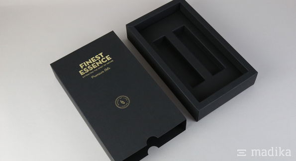 Schiebeschachtel schwarzer Karton Veredelung