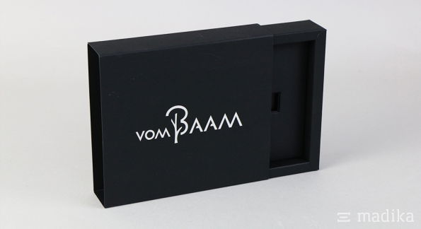 Schiebeschachtel aus schwarzem Karton