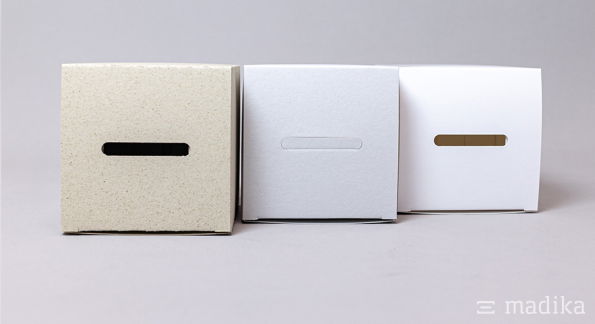Spendenboxen mit unterschiedlichen Schlitzen Spendenboxen mit unterschiedlichen Schlitzen