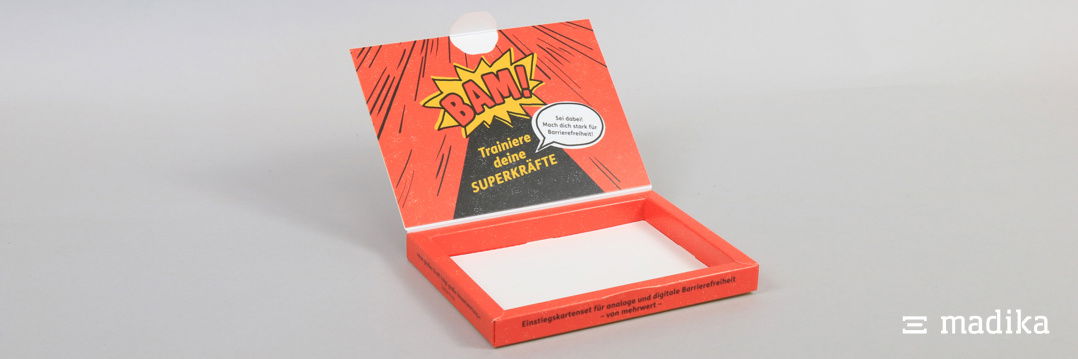 Diese Schachtel mit Klappmechanismus überzeugt mit einer auffälligen Bedruckung der Deckelinnenseite. Schachtel zum Klappen mit elegantem Hohlrand
