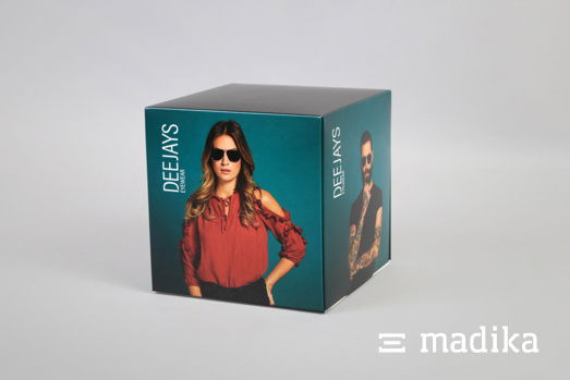 Dekowürfel bedruckt sind perfekt als 3-dimensionaler Werbeaufsteller. Dekowürfel bedruckt als 3-dimensionaler Werbeaufsteller