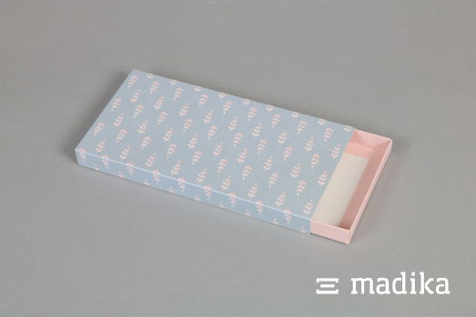 Zarte Pastelltöne verzieren diese bedruckte Schiebeschachtel gekrempelt. Schiebeschachtel gekrempelt mit geschlossener Rückwand bedruckt in Pastelltönen