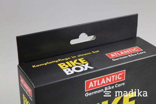Detail einer Faltschachtel mit Eurolochaufhängung. Detail einer Faltschachtel mit Eurolochaufhängung