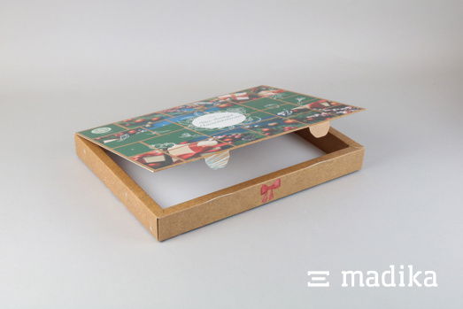 Die Hohlwandschachtel zum Klappen wurde auf der Außenseite bedruckt. Klappschachtel mit Hohlwand und bedruckter Außenseite.