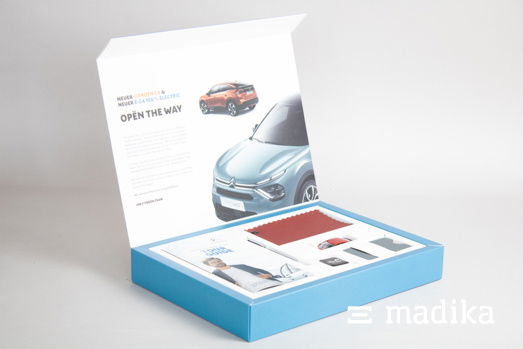 Mit einem individuellen Inlay werden mehrteilige Produkte besonders gut in Szene gesetzt. Magnetschachtel mit individuellem Inlay und eingelegten Produkten