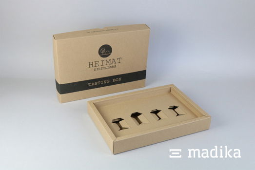 Bedruckte Schachtel mit Hohlwand und individuellem Inlay aus braunem Naturkarton Bedruckte Schachtel mit Hohlwand  aus braunem Naturkarton