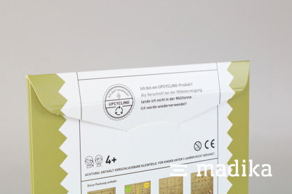 Bedruckte Flachkartonhüllen mit Einstecklaschen halten den Inhalt sicher an Ort und Stelle. Bedruckte Flachkartonhüllen mit Einstecklaschen