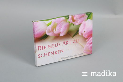 Mit einem bedruckten Printmailing kommt Ihre Botschaft direkt beim Kunden an. Bedrucktes Kundenmailing im Standardformat