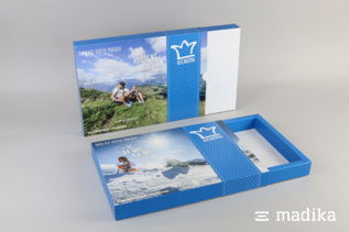 Schiebeschachteln mit Hohlwand und offener Rückwand eignen sich für Infomaterial und Broschüren. Schiebeschachtel mit Hohlwand und offener Rückwand