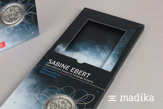 Schiebeschachteln bestellen Sie in verschiedenen Kartonsorten und Bedruckungsoptionen. Schiebeschachtel mit Hohlwand und bedrucktem Inlay