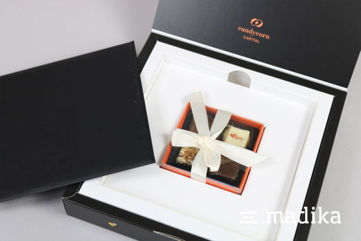 Pralinenschachtel mit Inlay für edle Schokolade. Pralinenschachtel mit Inlay für edle Schokolade