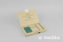 Nachhaltige Klappschachtel mit individuellem Inlay Nachhaltige Klappschachtel mit Inlay