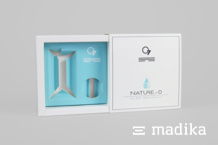 Mehrteiliges Flaschenset in Blau-Weiß Schiebeschachtel mit individuellem Inlay und individueller Bedruckung