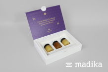 Die Klappschachtel mit Inlay passt perfekt als Weihnachtsverpackung für Honig. Klappschachtel als Weihnachtsverpackung für Honig