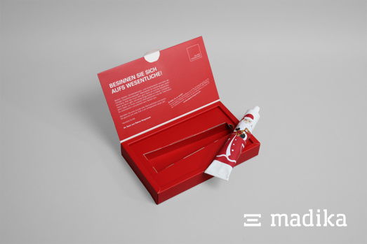 Rote Weihnachtsverpackung für eine Tube Rote Weihnachtsverpackung mit Inlay