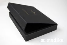 Magnetschachteln in Schwarz sind absolute Premiumverpackungen. Schwarze Schachtel mit Magnet