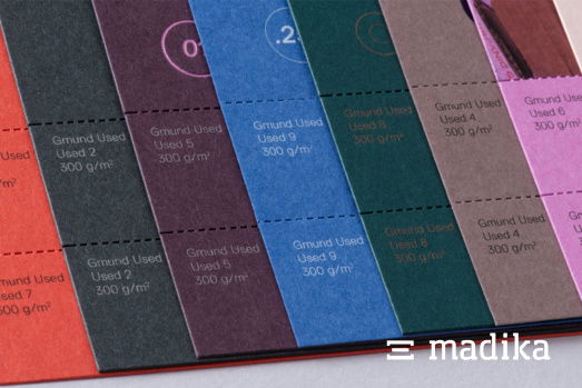 Das nachhaltige Verpackungsmaterial Gmund Used ist zu 100 % Recyclingkarton. Nachhaltige Verpackungskartonsorte Gmund Used in verschiedenen Farben