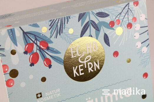 Heißfolienprägung auf einer edlen Verpackung Heißfolienprägung auf einer edlen Verpackung