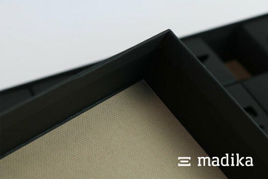 Schwarzer Karton ist ein Kennzeichen für Stabilität und Eleganz Schwarzer Karton dient als perfekte Schutz!