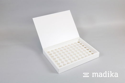 Solch ein Inlay bieten wir Ihnen gerne auf Anfrage an. Klappschachtel mit Inlay und vielen Ausstanzungen