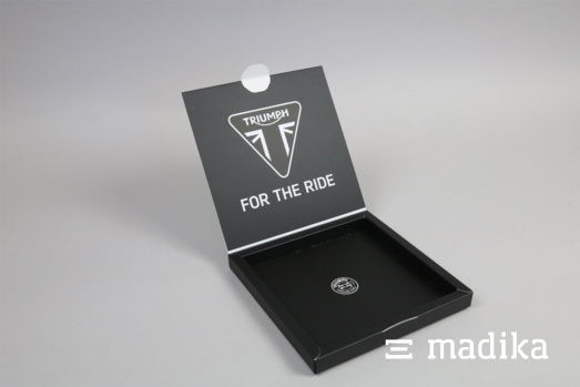 Diese Klappschachtel wurde in Schwarz bedruckt. Schwarz bedruckte Klappschachtel