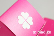 Schmuckverpackung mit pinker Bedruckung. Schmuckverpackung mit pinker Bedruckung