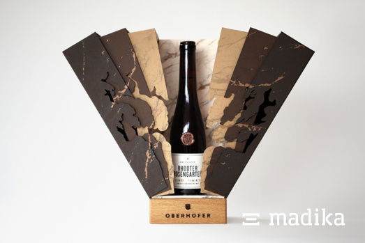 Eine elegante Weinflaschenverpackung Eine elegante Weinflaschenverpackung