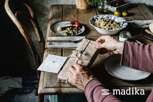 Mein Genuss Präsent mit rustikalen Hintergrund Mein Genuss Präsent mit rustikalen Hintergrund