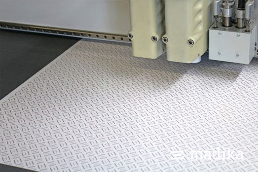 Ein Plotter der die Madika Muster ausplottet Ein Plotter der die Madika Muster ausplottet