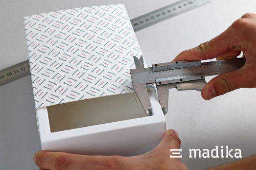 Mit dem Messschieber die Hohlwand abmessen Mit dem Messschieber die Hohlwand abmessen