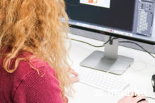 Die Druckvorstufe führt einen Datencheck zu der Kundendatei durch Die Druckvorstufe führt einen Datencheck zu der Kundendatei durch