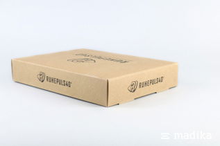 Weniger ist mehr: Braune Naturkartonschachtel mit schwarzer Bedruckung Nachhaltige Verpackung gestalten