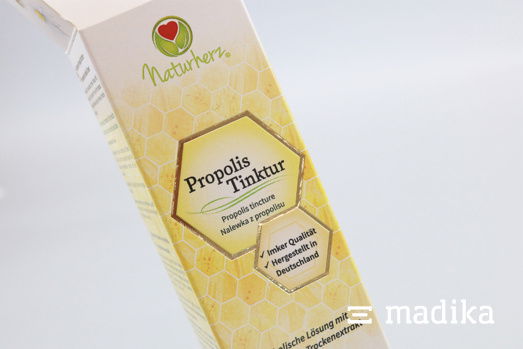 Eine gelbe Faltschachtel mit einer goldenen Heißfolienprägung Eine gelbe Faltschachtel mit einer goldenen Heißfolienprägung