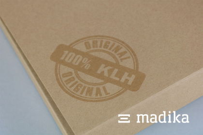 Partielle UV-Lackierung auf unbedrucktem Naturkarton Partielle UV-Lackierung auf unbedrucktem Naturkarton