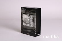 Unseren Premium-Schuber senden wir ebenfalls immer aufgebaut. Schwarzer Schuber Version Premium