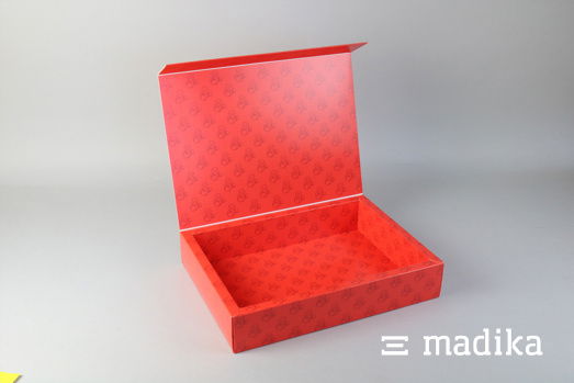 Magnetschachteln in strahlendem Rot bedruckt. Magnetschachteln in strahlendem Rot bedruckt