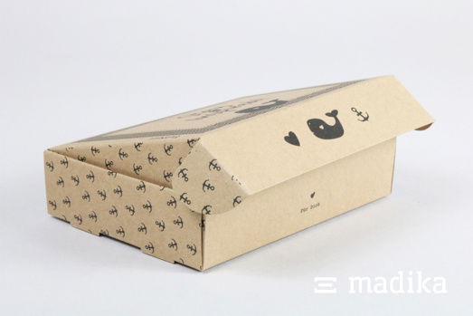 Klappschachtel aus Naturkarton mit schwarzer Bedruckung Klappschachtel aus Naturkarton mit schwarzer Bedruckung