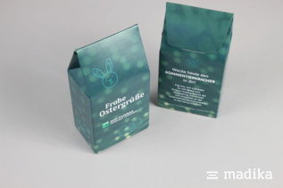 Die Beutelschachtel übermittelt dank Bedruckung Ostergrüße Beutelschachtel mit grünem Druck