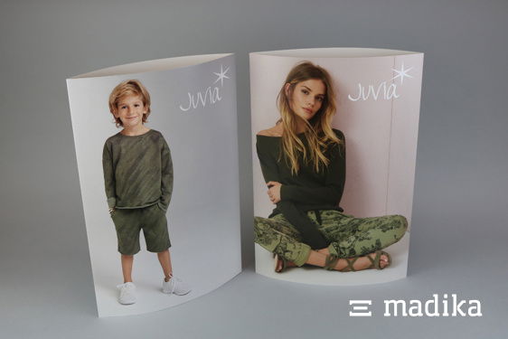 Ellipsenaufsteller eignen sich gut für Modemarken wie bei diesem Beispiel. Ellipsenaufsteller für Modemarke