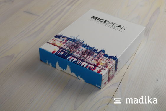 Klappschachtel gekrempelt, gedruckt auf der Naturseite des Chromokartons Klappschachtel gekrempelt, gedruckt auf der Naturseite des Chromokartons