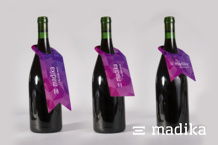 Die edlen Flaschenanhänger eignen sich perfekt für Weinflaschen Edle Flaschenanhänger mit beidseitiger Bedruckung