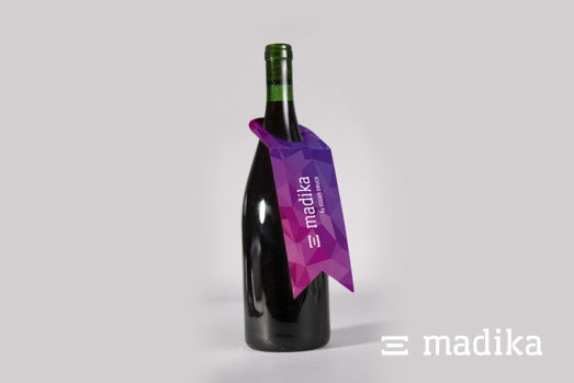 So edel sehen unsere bedruckten Flaschenanhänger aus Eleganter Flaschenanhänger bedruckt