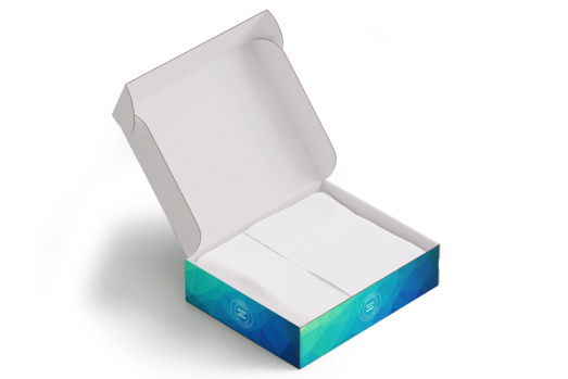 Bedruckter Versandkarton, befüllt mit Produkt, umhüllt von Seidenpapier Bedruckter Versandkarton von madika.de