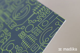 Die Kombination aus Folienkaschierung matt und Bedruckung wirkt sehr hochwertig. Matte Folienkaschierung auf bedruckter Schachtel