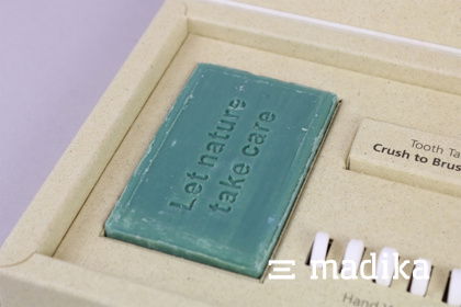 Graspapier Verpackung für ein Seifen-Set Graspapier Verpackung bei madika.de