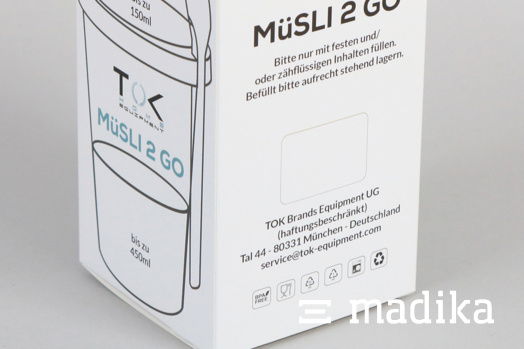 Auf dieser Faltschachtel befinden sich auf der Rückseite verschiedene Logos, auch zum Material und zum Recycling. Faltschachtel bedruckt mit verschiedenen Logos